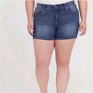 Torrid Women’s Sz 20 Mid Rise Stretch Medium Wash 6” Denim Shorts